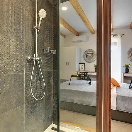4 Bedroom In *