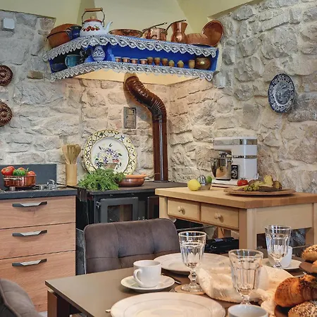 4 Bedroom In *