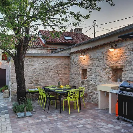4 Bedroom In *