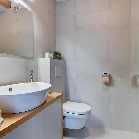 4 Bedroom Awesome In Nyaraló *