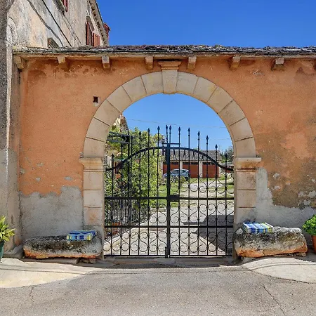 4 Bedroom Awesome In Nyaraló