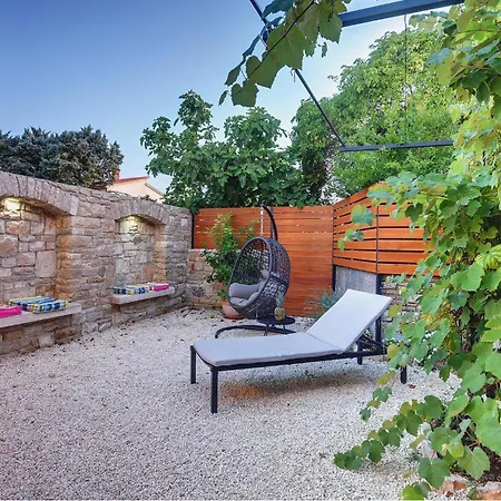 4 Bedroom Awesome In Nyaraló Krnica