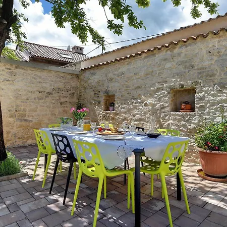4 Bedroom Awesome In *