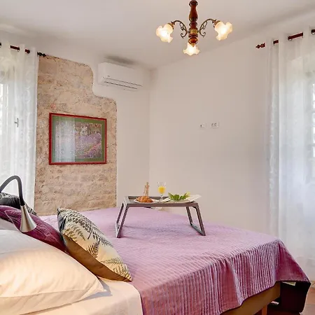 4 Bedroom Awesome In Nyaraló Krnica