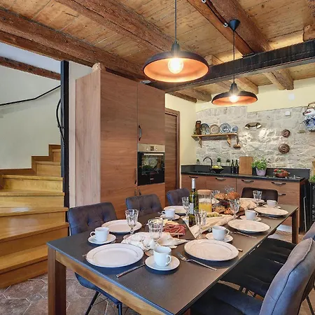 Vakantiehuis Gorgeous In With Wifi Krnica