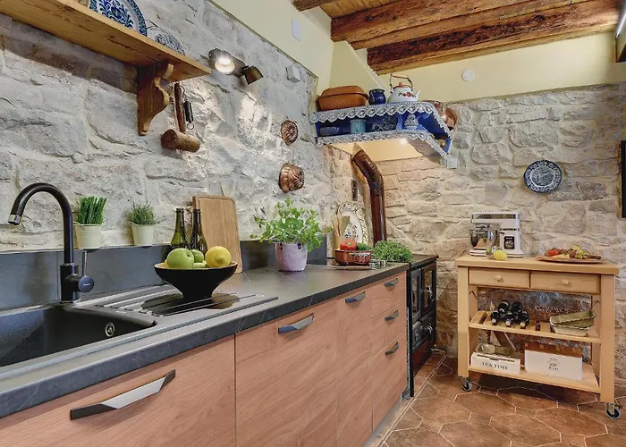 Vakantiehuis Gorgeous In With Wifi Krnica